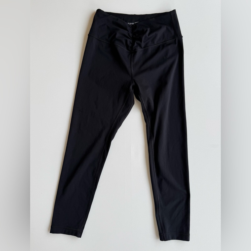 ✨Victoria Secret Sport Black V-Waisted Cropped Leggings ✨ - Picture 2 of 7